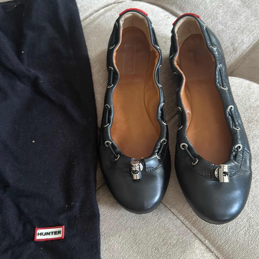 Hunter Dominica ballet flat with toggle detail